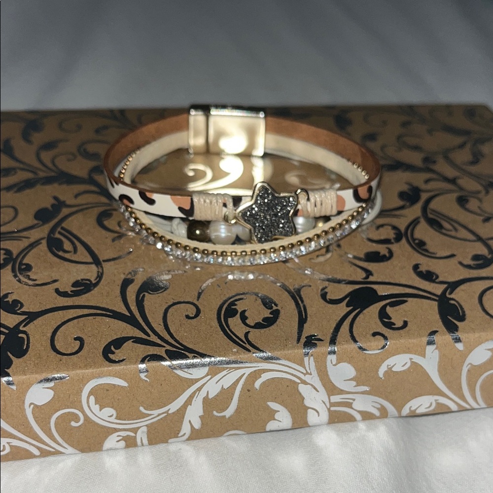 Elegant Gold and Silver Star Bracelet